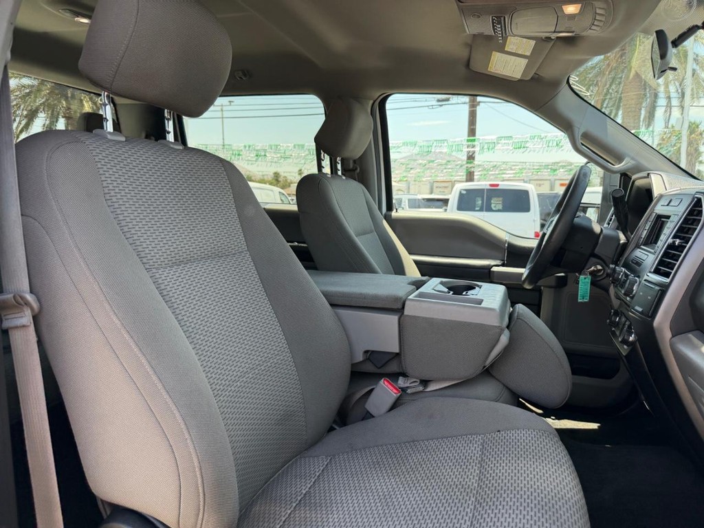 Ford F-350 Vehicle Full-screen Gallery Image 29