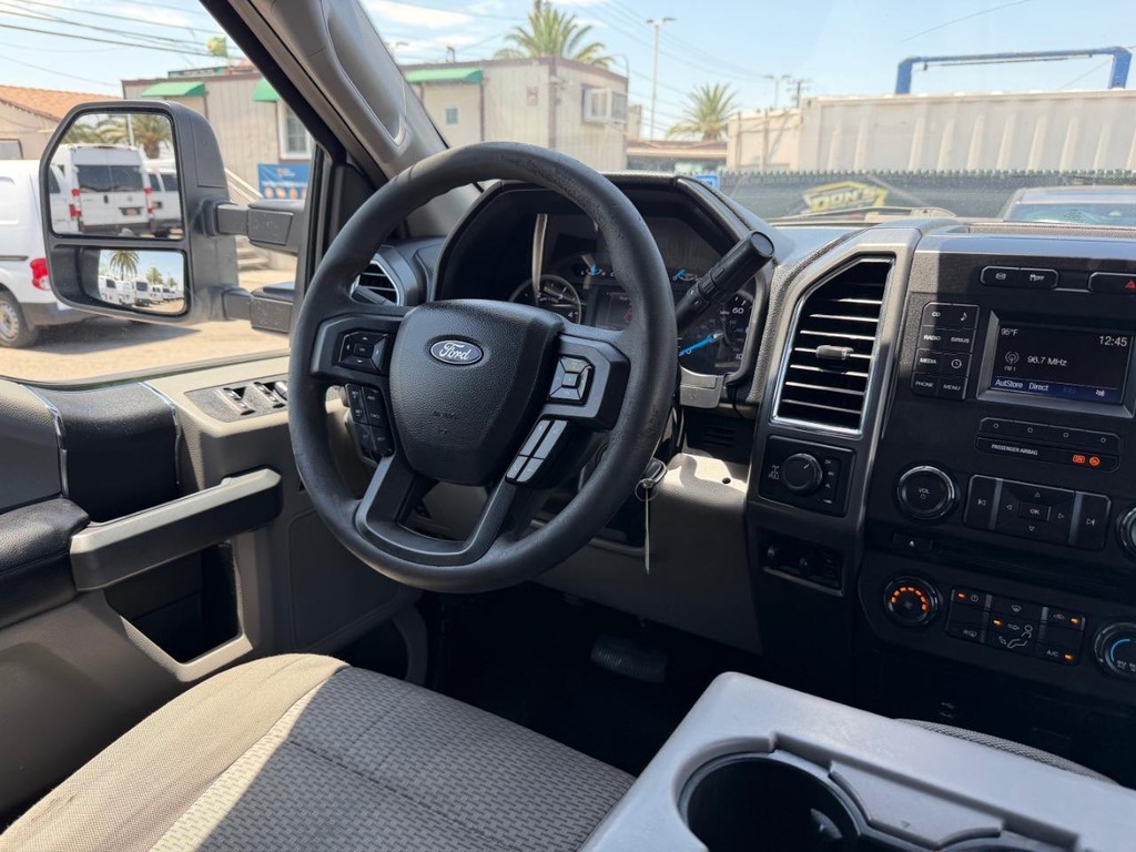 Ford F-350 Vehicle Full-screen Gallery Image 31