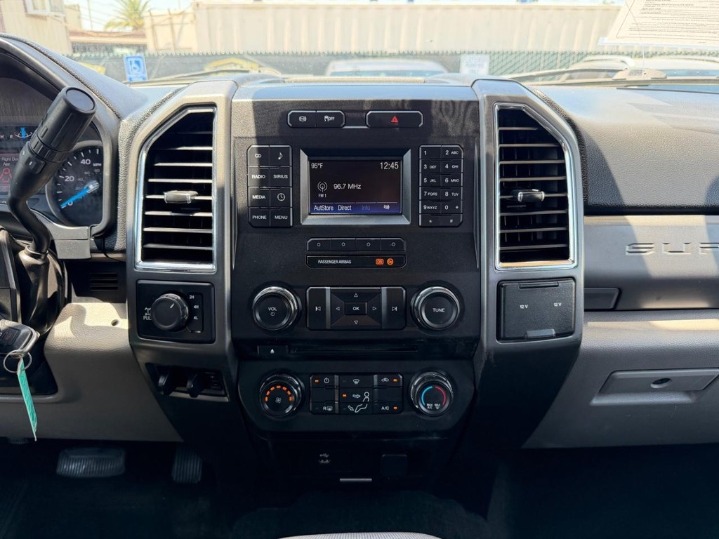 Ford F-350 Vehicle Full-screen Gallery Image 32