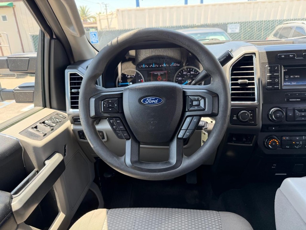 Ford F-350 Vehicle Full-screen Gallery Image 34