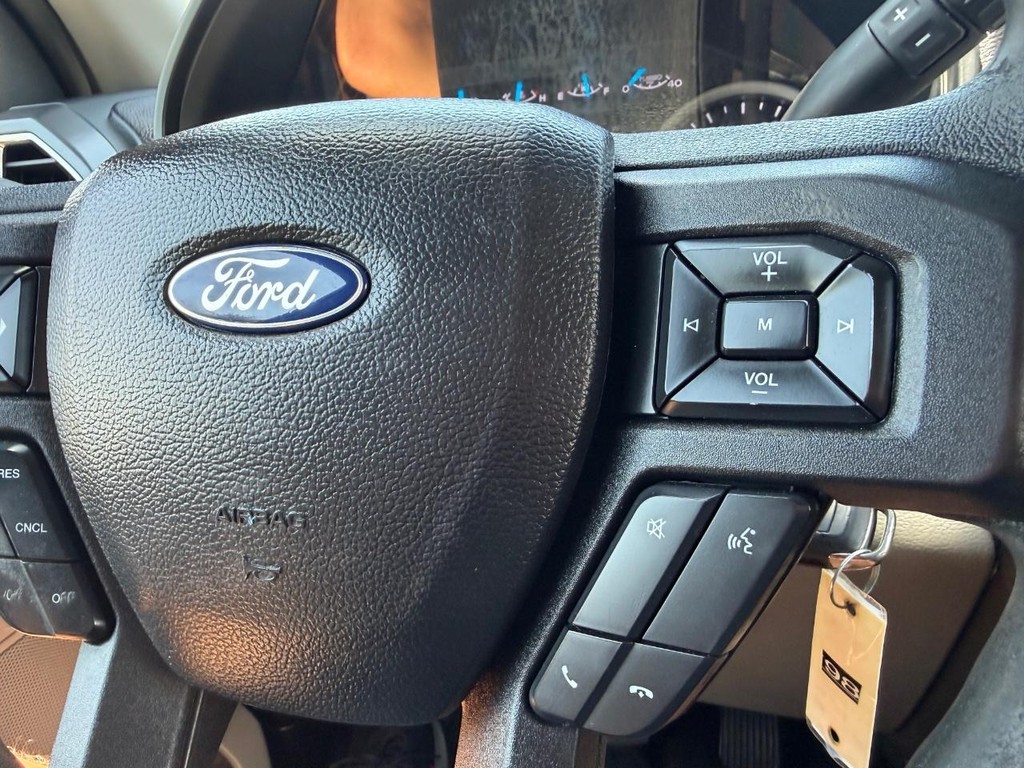 Ford F-350 Vehicle Full-screen Gallery Image 36