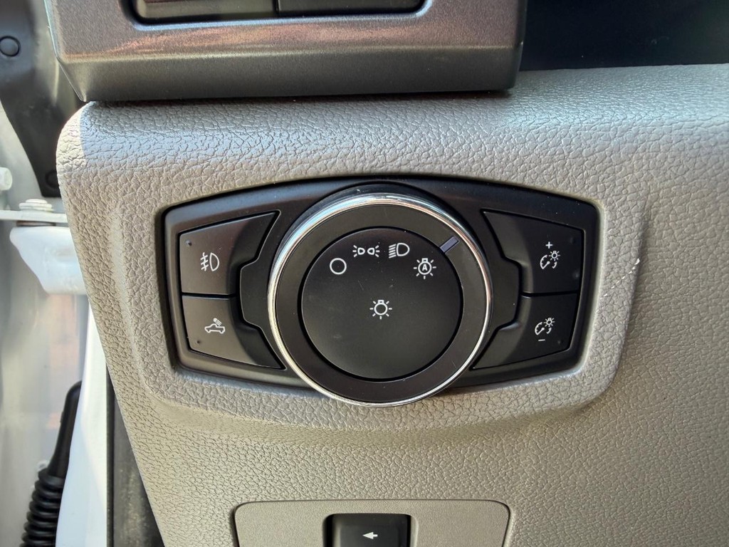 Ford F-350 Vehicle Full-screen Gallery Image 41
