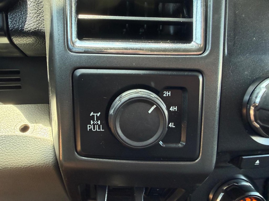 Ford F-350 Vehicle Full-screen Gallery Image 42
