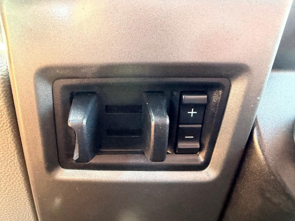 Ford F-350 Vehicle Full-screen Gallery Image 43
