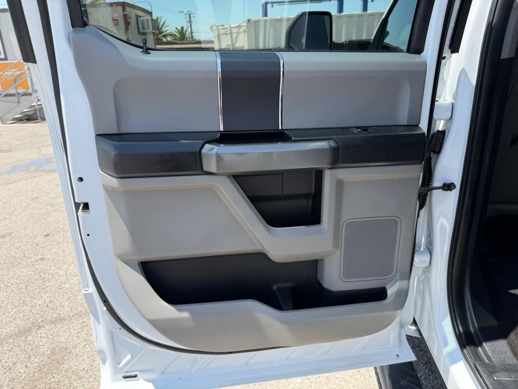 Ford F-350 Vehicle Full-screen Gallery Image 46