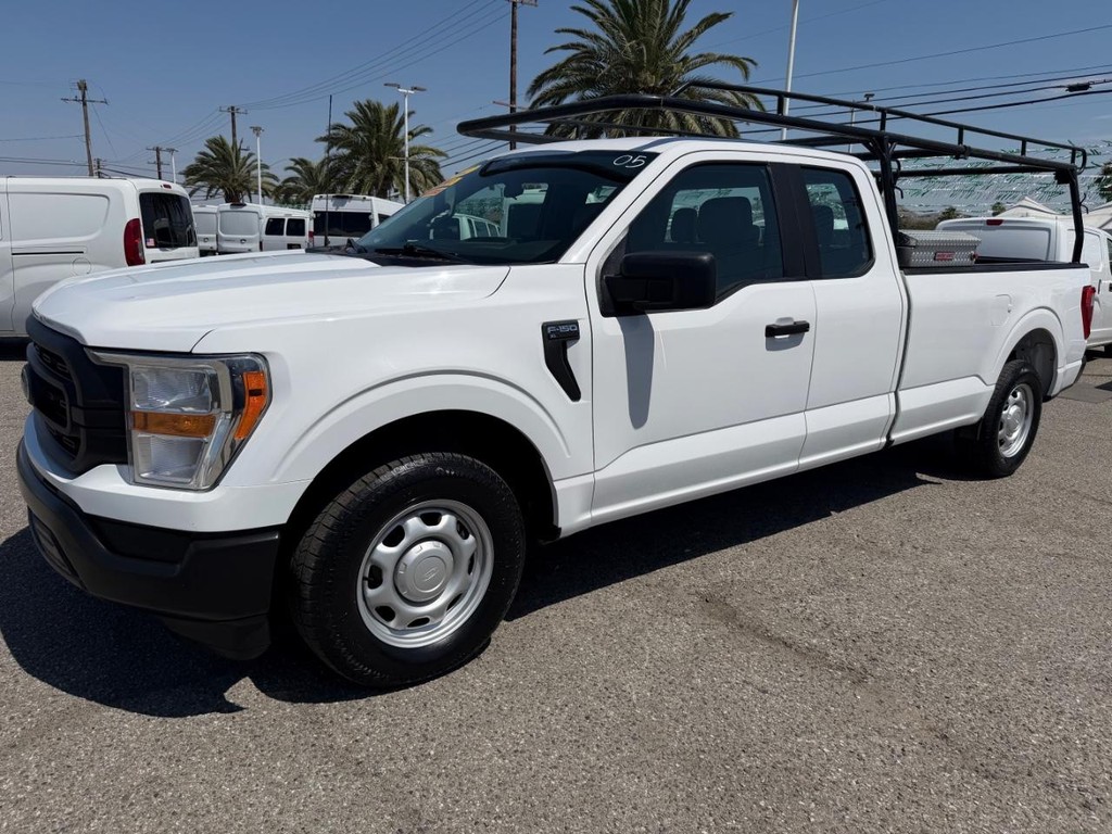 Ford F-150 Vehicle Full-screen Gallery Image 12
