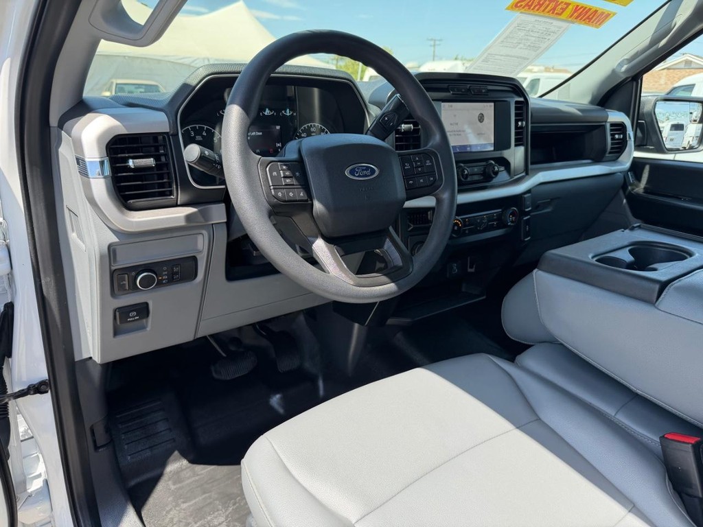 Ford F-150 Vehicle Full-screen Gallery Image 16