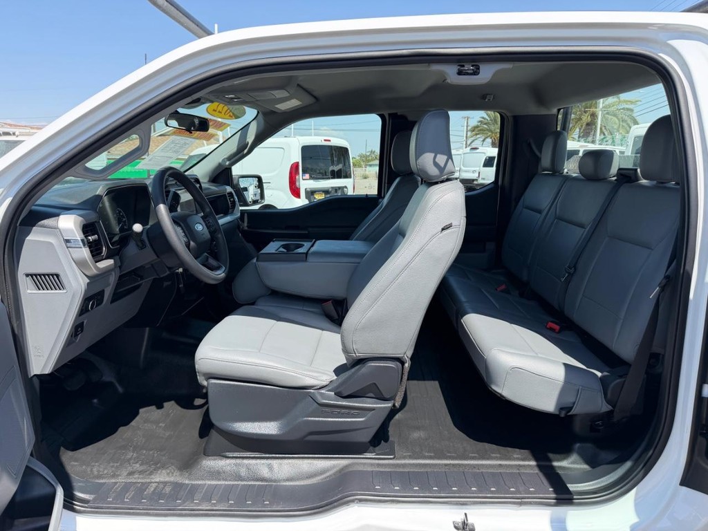 Ford F-150 Vehicle Full-screen Gallery Image 17