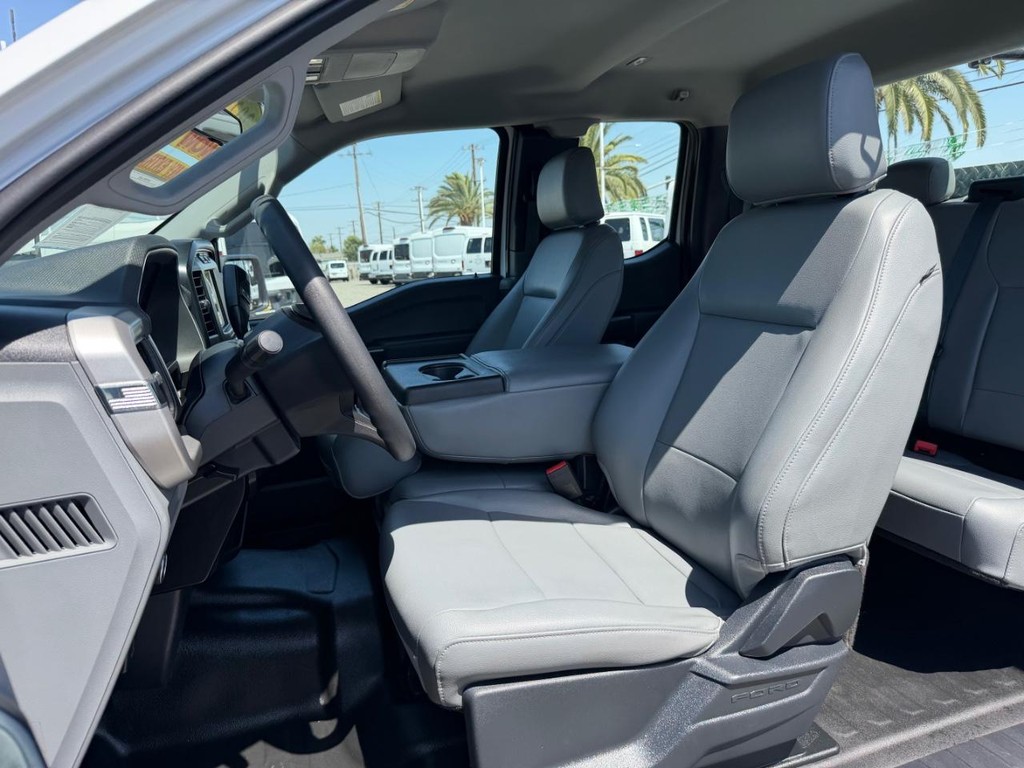 Ford F-150 Vehicle Full-screen Gallery Image 18