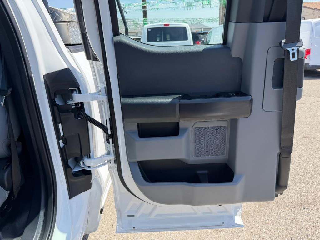 Ford F-150 Vehicle Full-screen Gallery Image 19