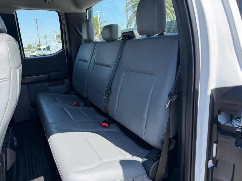 Ford F-150 Vehicle Full-screen Gallery Image 20
