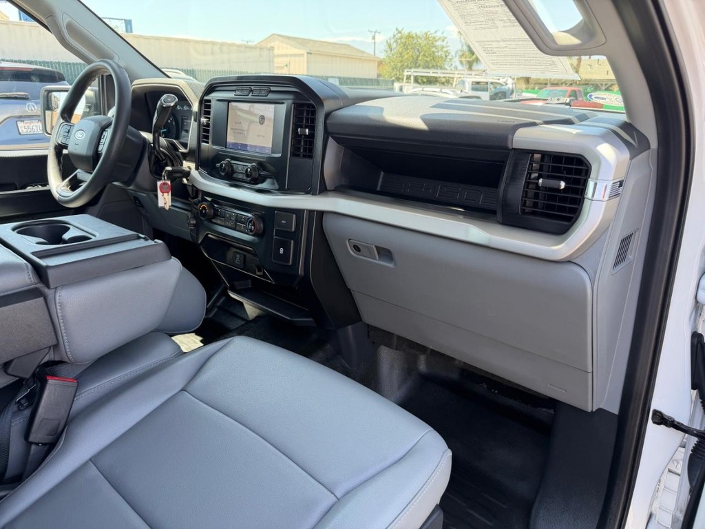 Ford F-150 Vehicle Full-screen Gallery Image 23
