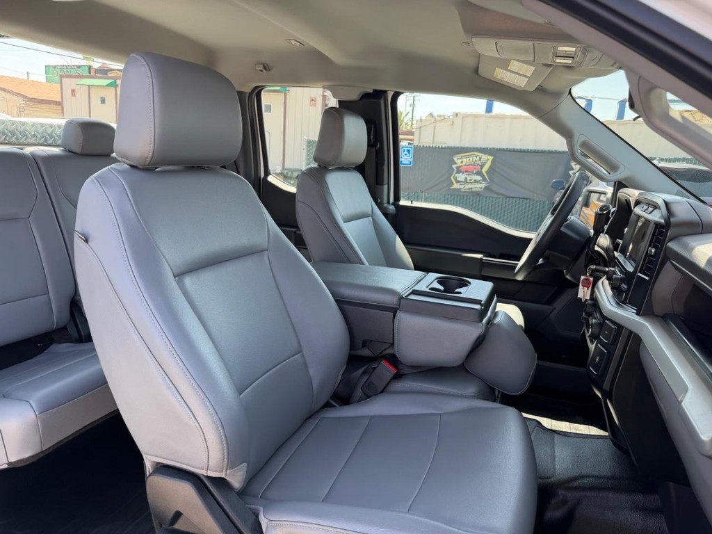 Ford F-150 Vehicle Full-screen Gallery Image 25