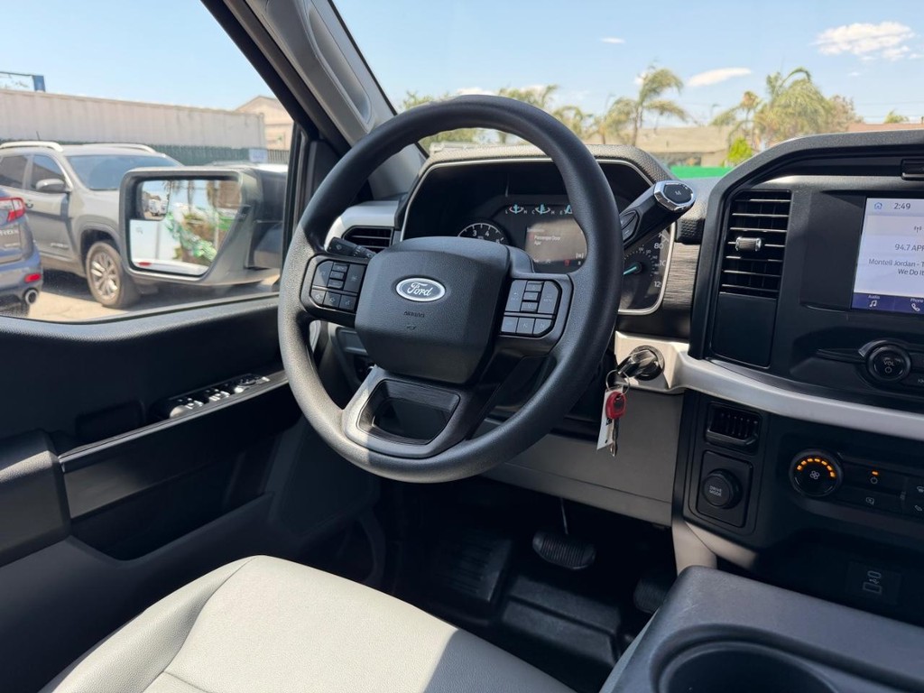 Ford F-150 Vehicle Full-screen Gallery Image 29