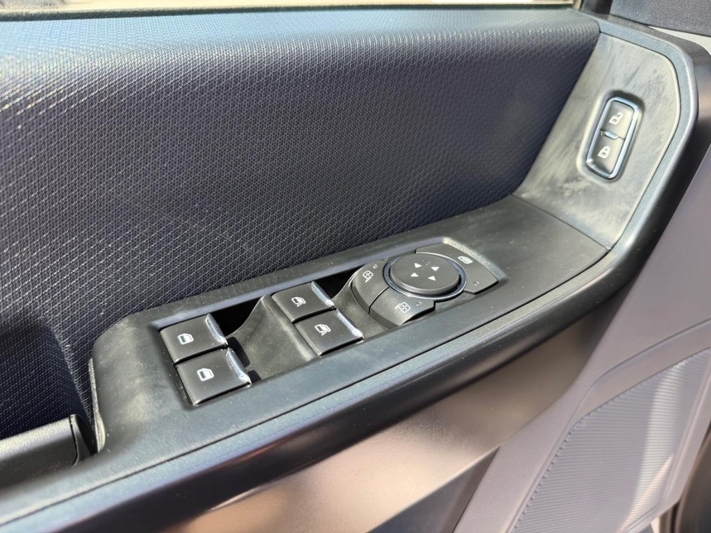 Ford F-150 Vehicle Full-screen Gallery Image 37