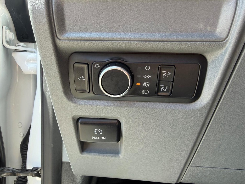 Ford F-150 Vehicle Full-screen Gallery Image 38
