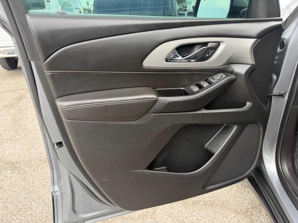 Chevrolet Traverse Vehicle Full-screen Gallery Image 15