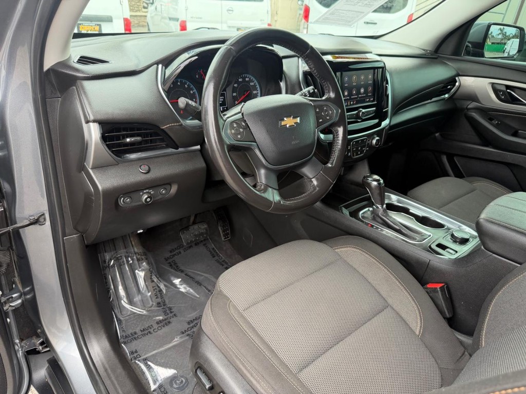 Chevrolet Traverse Vehicle Full-screen Gallery Image 16