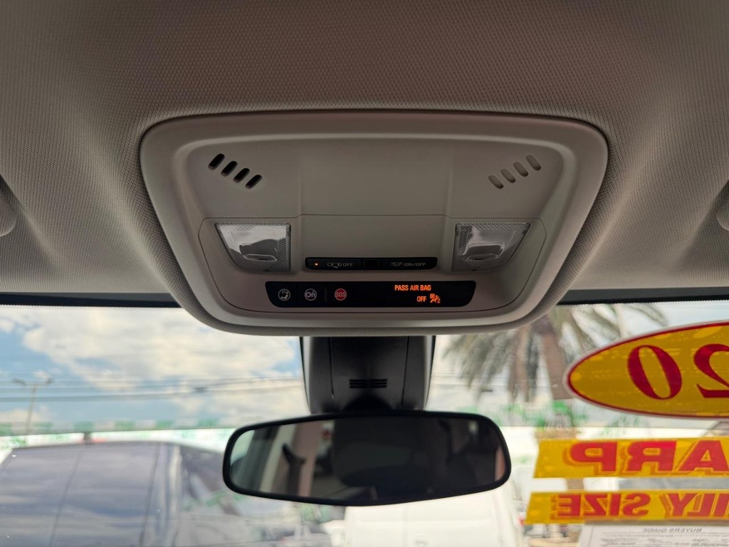 Chevrolet Traverse Vehicle Full-screen Gallery Image 35