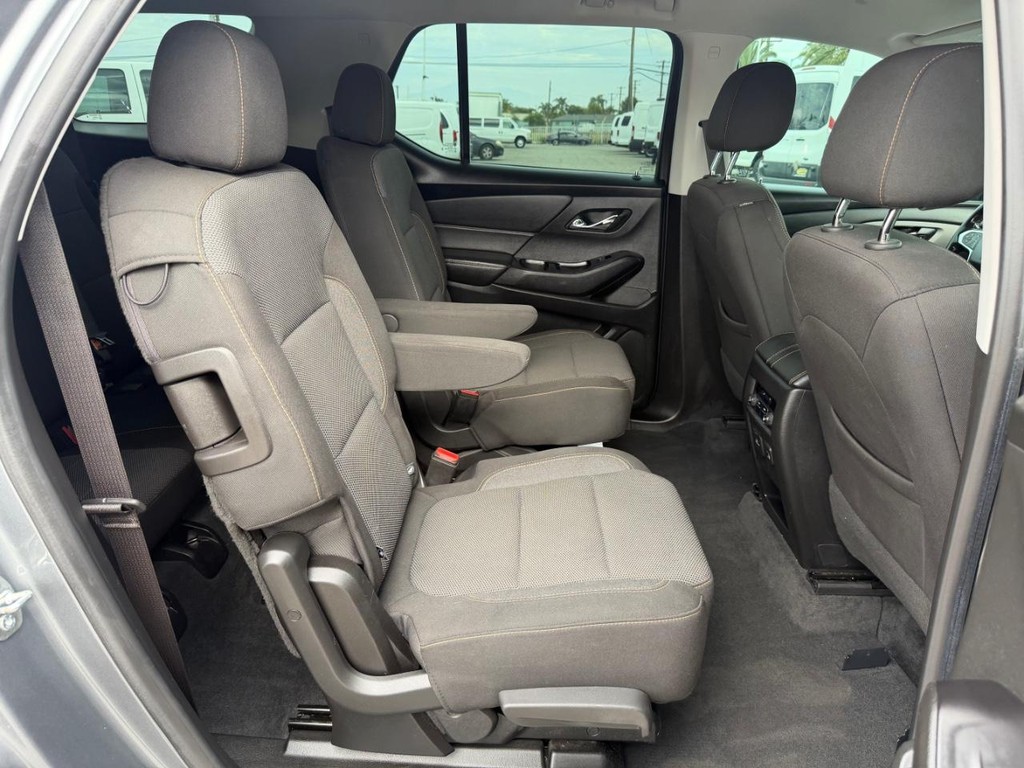 Chevrolet Traverse Vehicle Full-screen Gallery Image 38