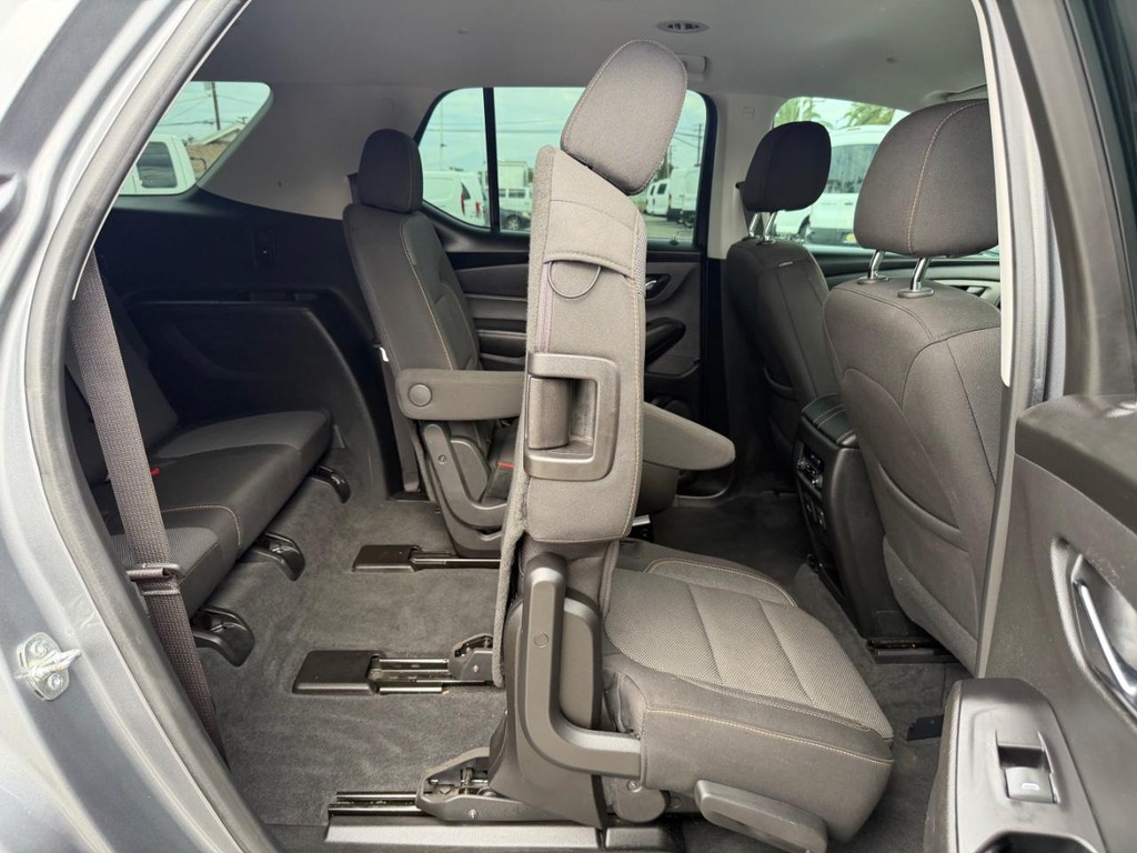 Chevrolet Traverse Vehicle Full-screen Gallery Image 40