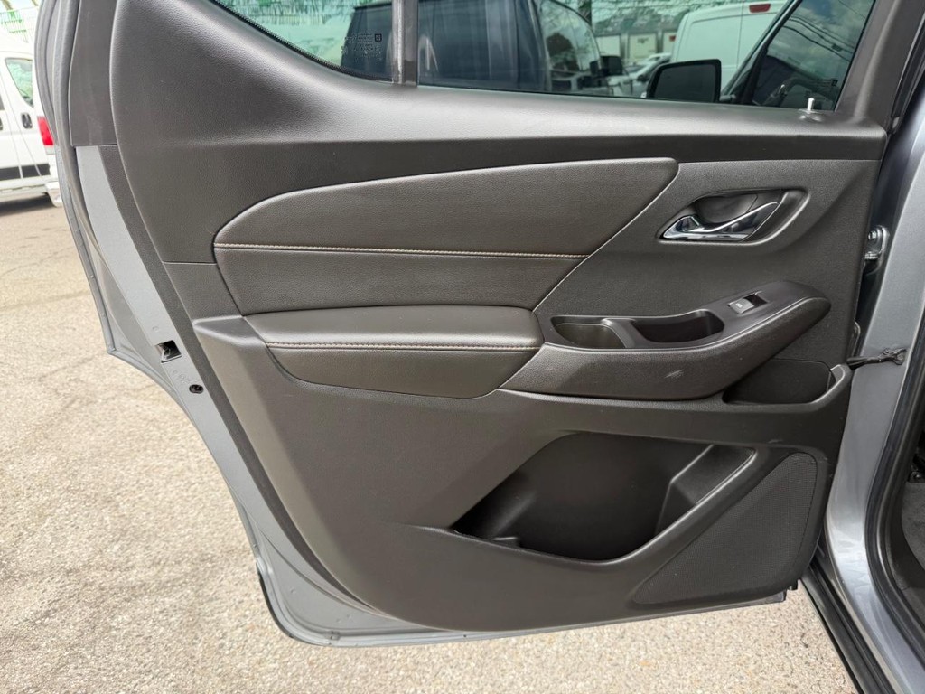 Chevrolet Traverse Vehicle Full-screen Gallery Image 41
