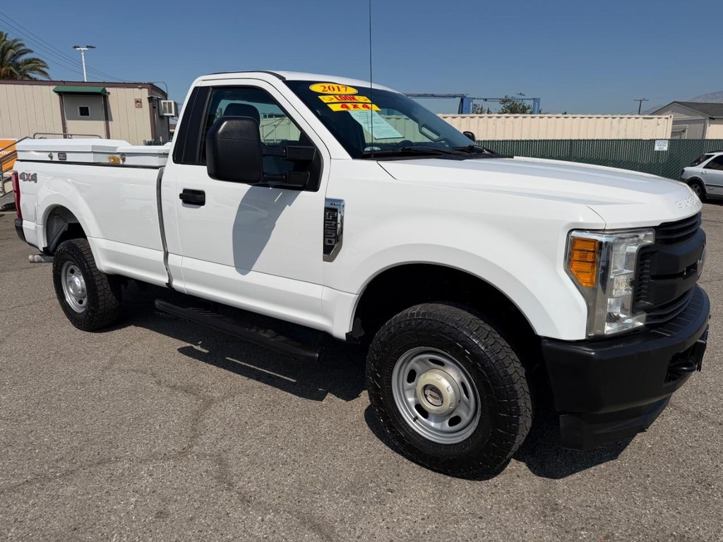 Ford F-250 Vehicle Full-screen Gallery Image 03