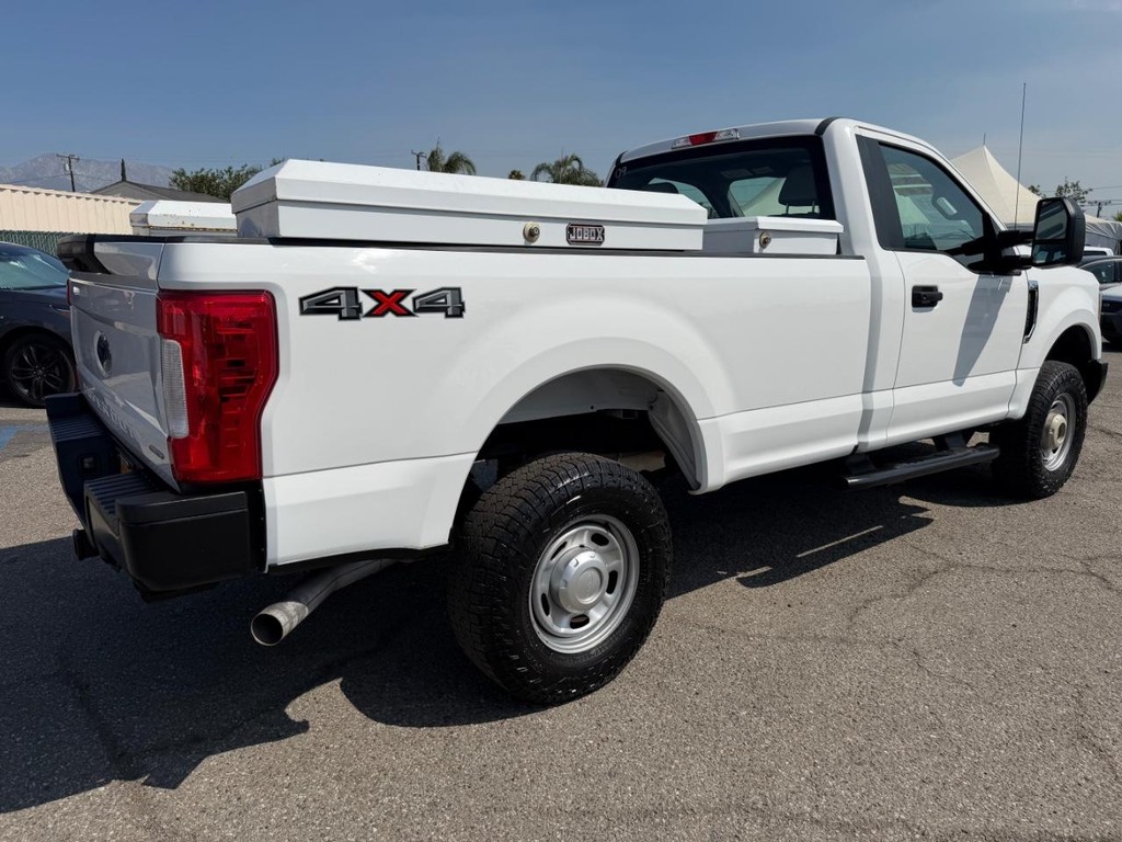 Ford F-250 Vehicle Full-screen Gallery Image 06