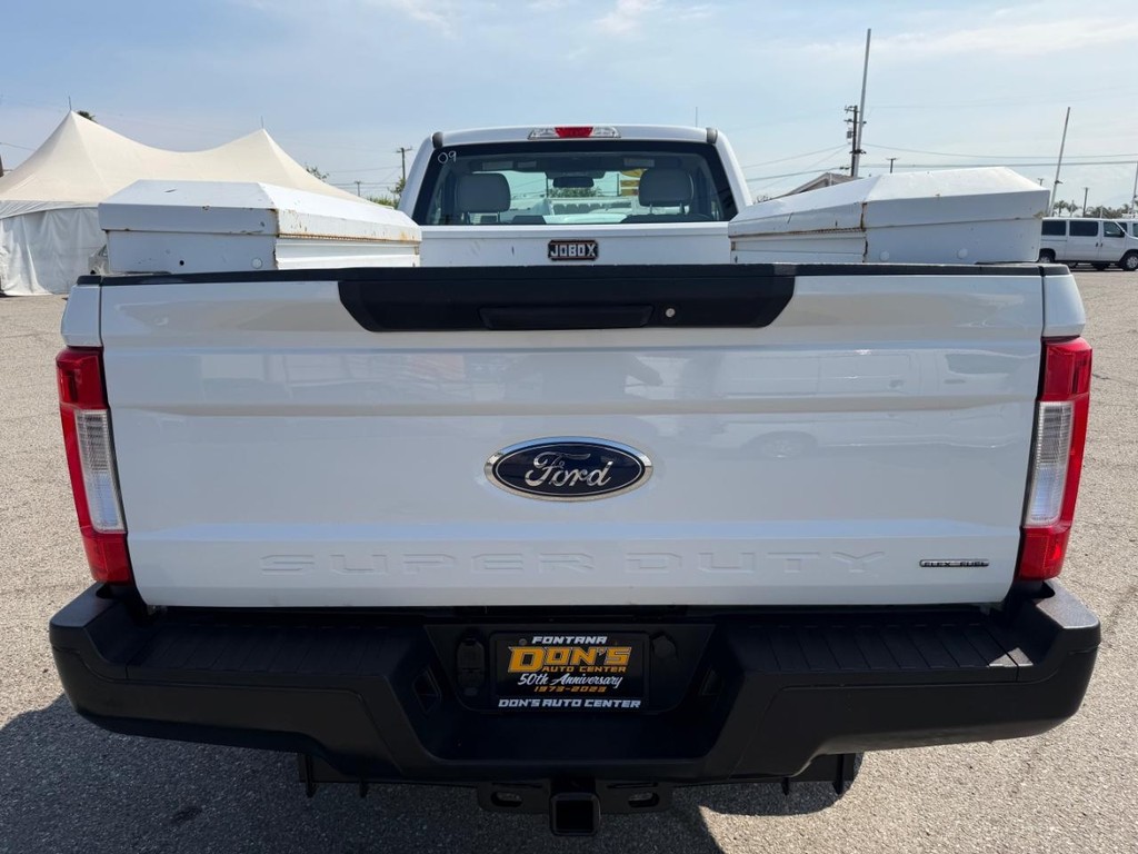 Ford F-250 Vehicle Full-screen Gallery Image 08