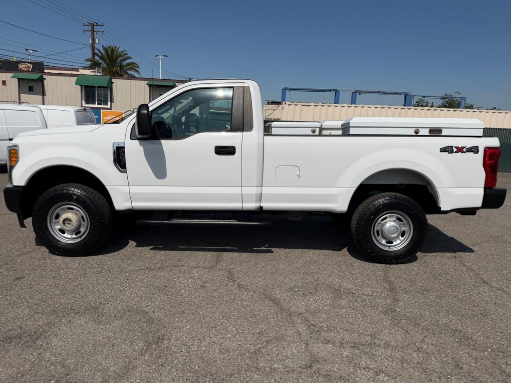 Ford F-250 Vehicle Full-screen Gallery Image 11