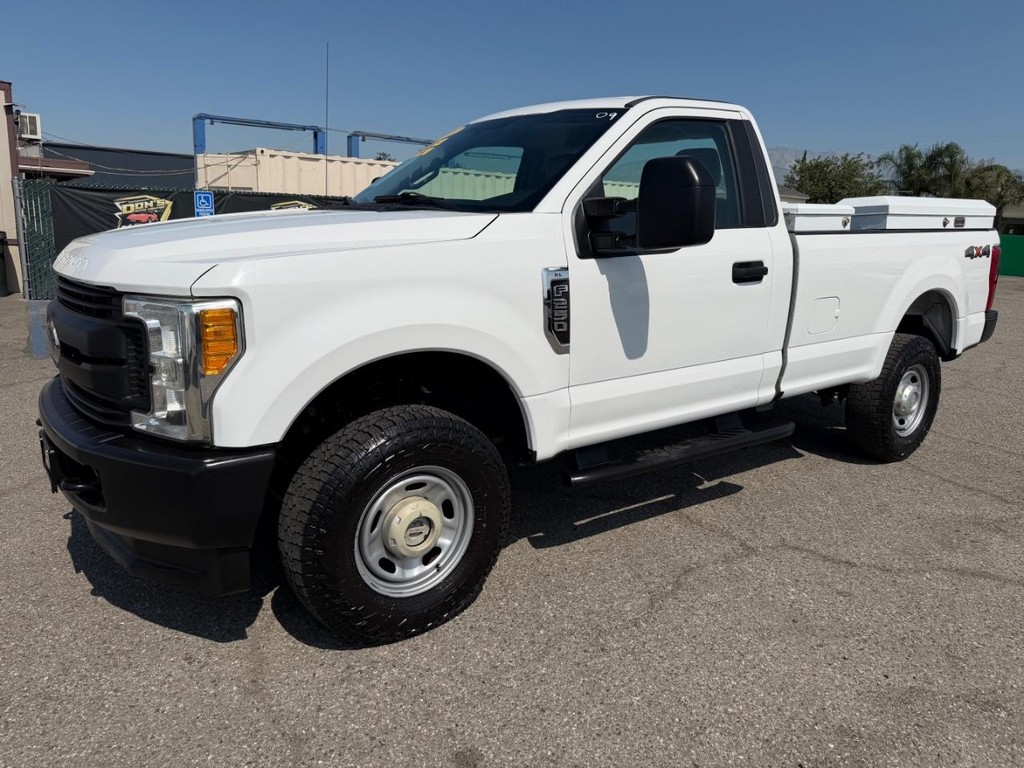 Ford F-250 Vehicle Full-screen Gallery Image 12