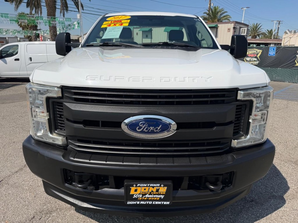 Ford F-250 Vehicle Full-screen Gallery Image 14