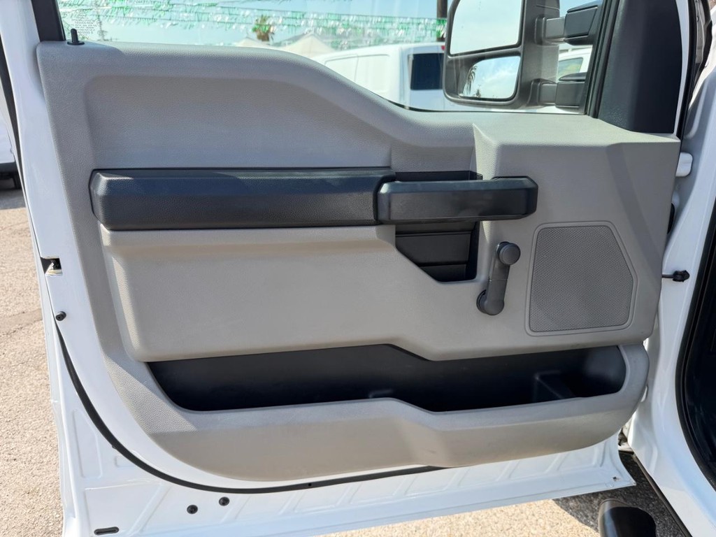 Ford F-250 Vehicle Full-screen Gallery Image 15