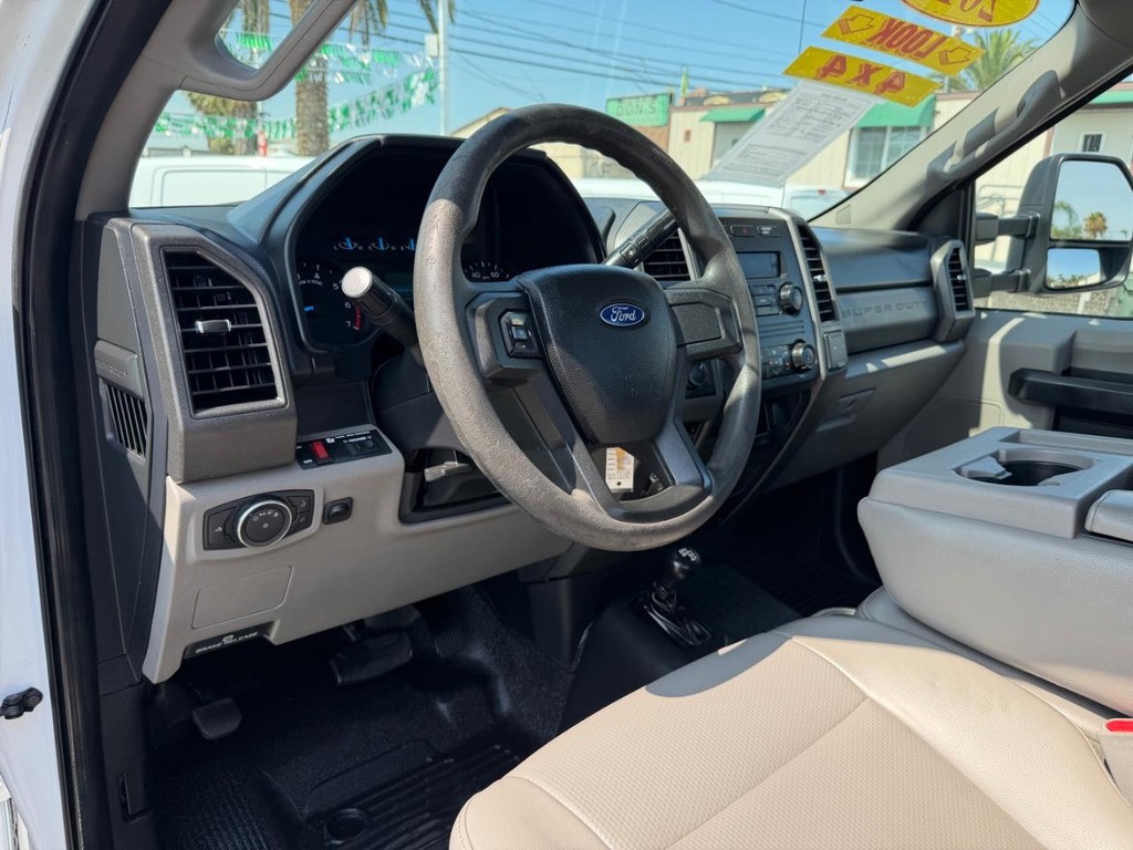 Ford F-250 Vehicle Full-screen Gallery Image 16