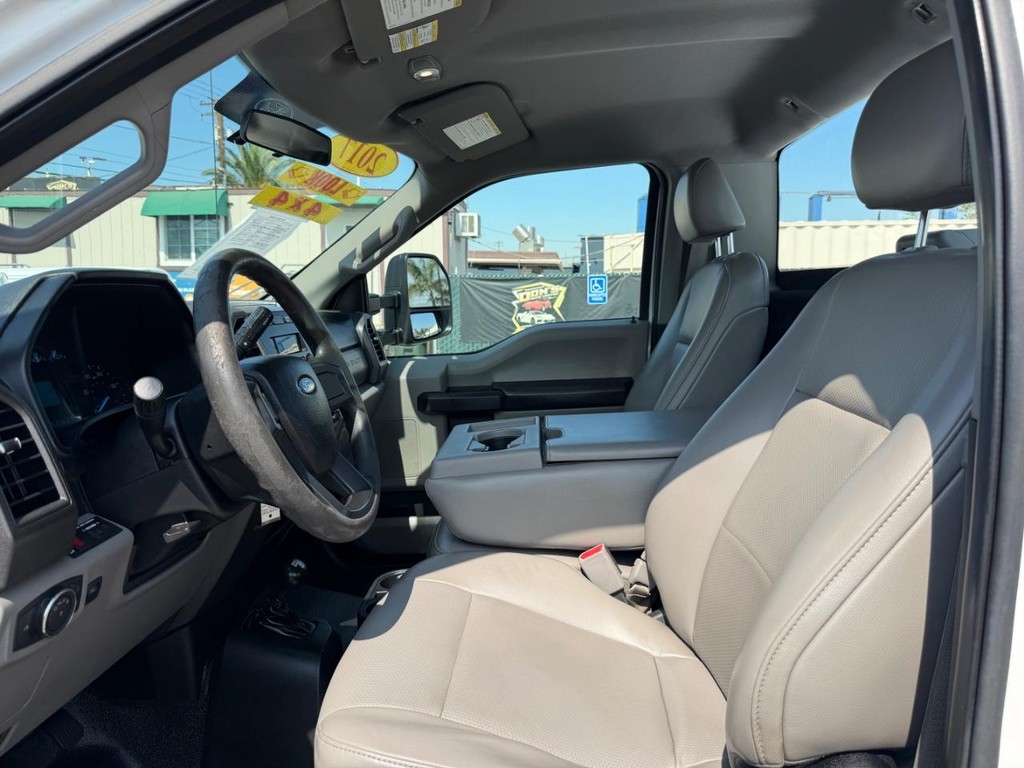Ford F-250 Vehicle Full-screen Gallery Image 17