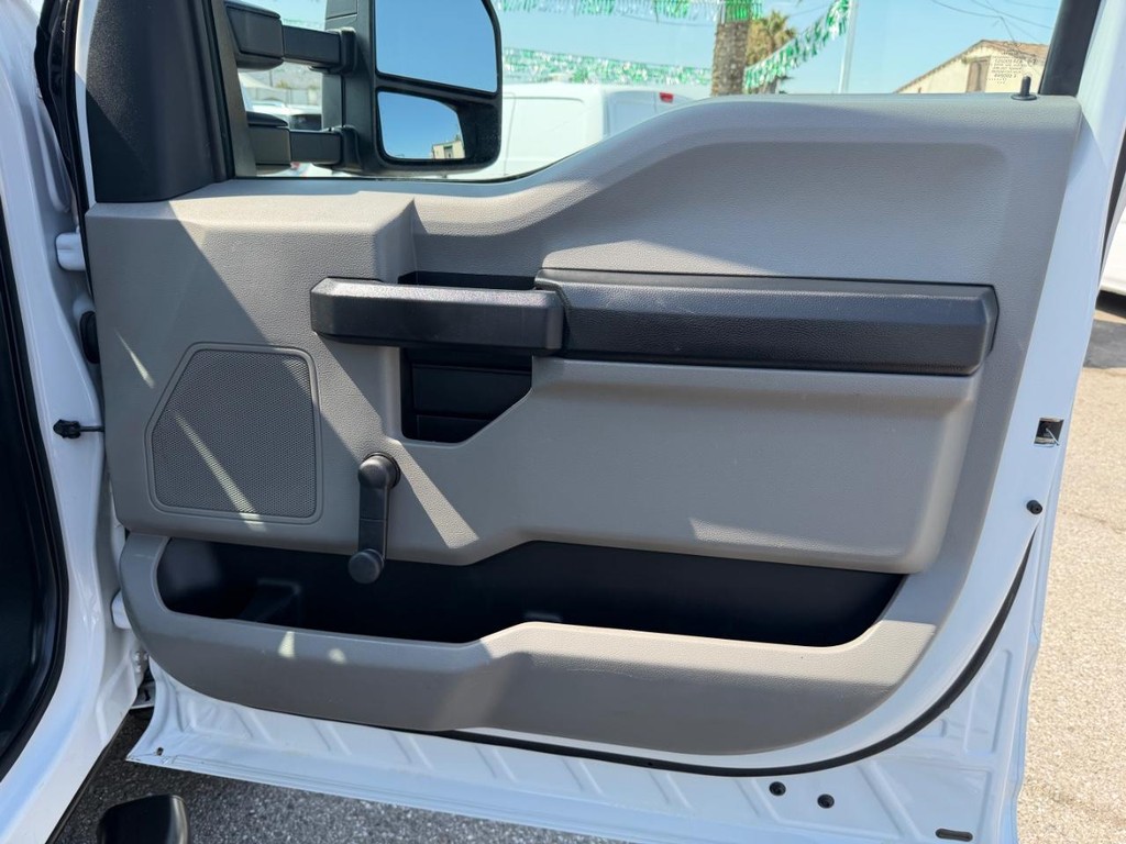 Ford F-250 Vehicle Full-screen Gallery Image 19