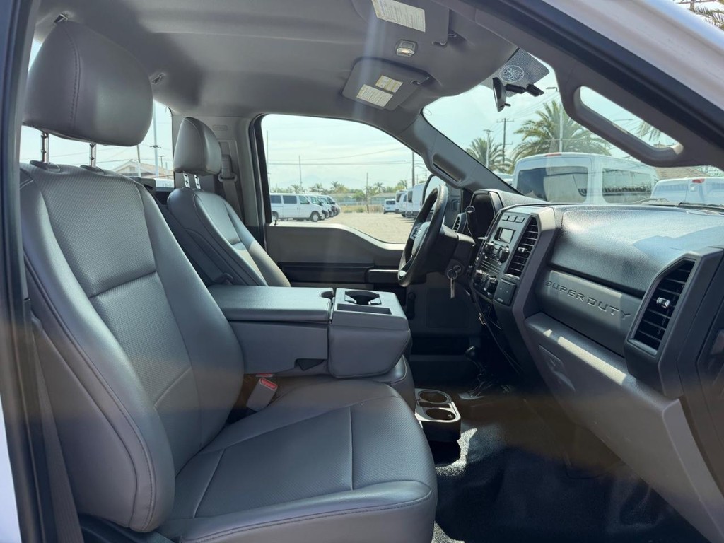Ford F-250 Vehicle Full-screen Gallery Image 21