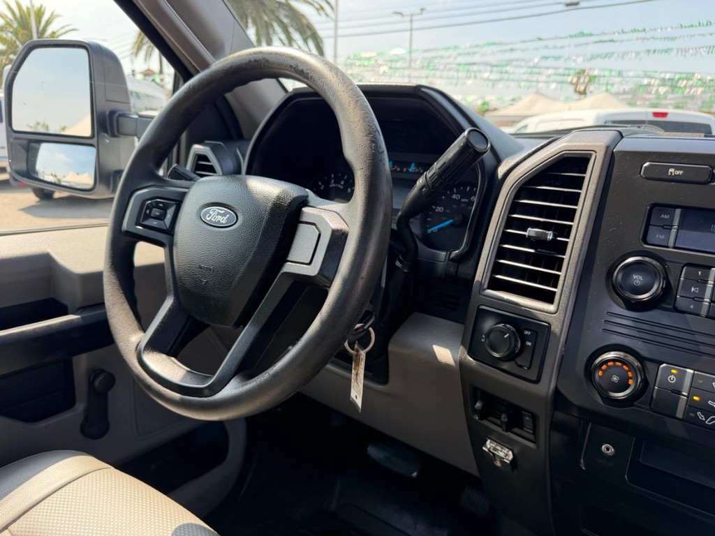Ford F-250 Vehicle Full-screen Gallery Image 23