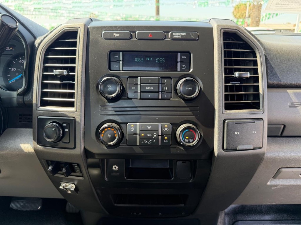 Ford F-250 Vehicle Full-screen Gallery Image 24