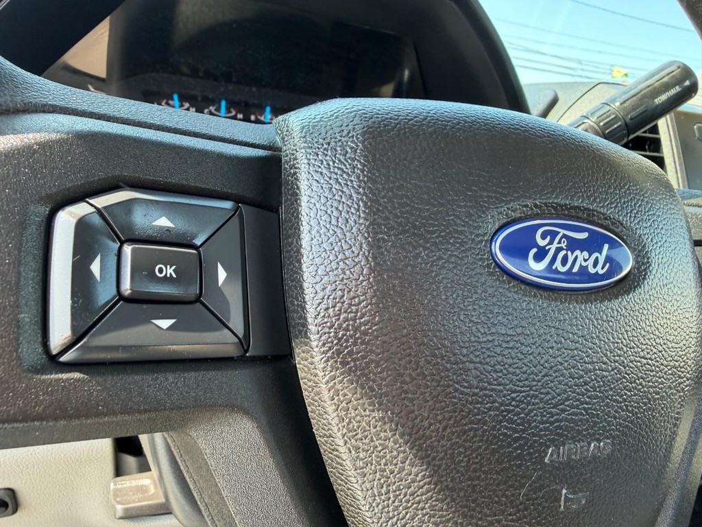 Ford F-250 Vehicle Full-screen Gallery Image 26