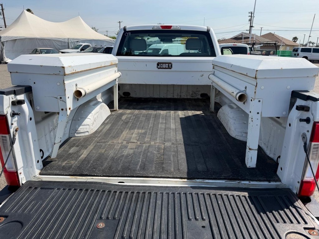 Ford F-250 Vehicle Full-screen Gallery Image 31