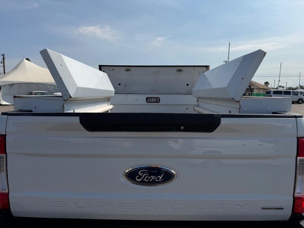 Ford F-250 Vehicle Full-screen Gallery Image 32