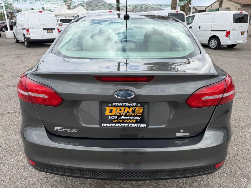 Ford Focus Vehicle Full-screen Gallery Image 08