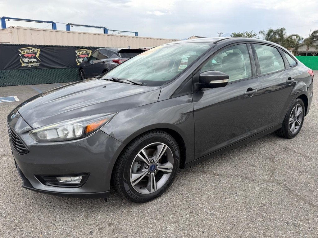 Ford Focus Vehicle Full-screen Gallery Image 12