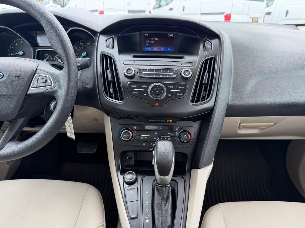 Ford Focus Vehicle Full-screen Gallery Image 25