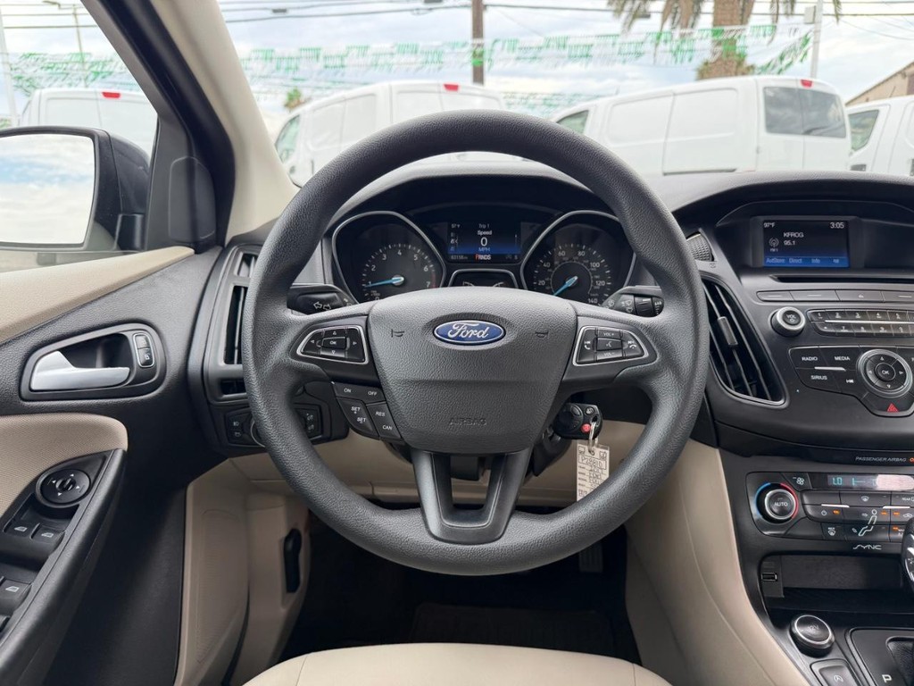 Ford Focus Vehicle Full-screen Gallery Image 27