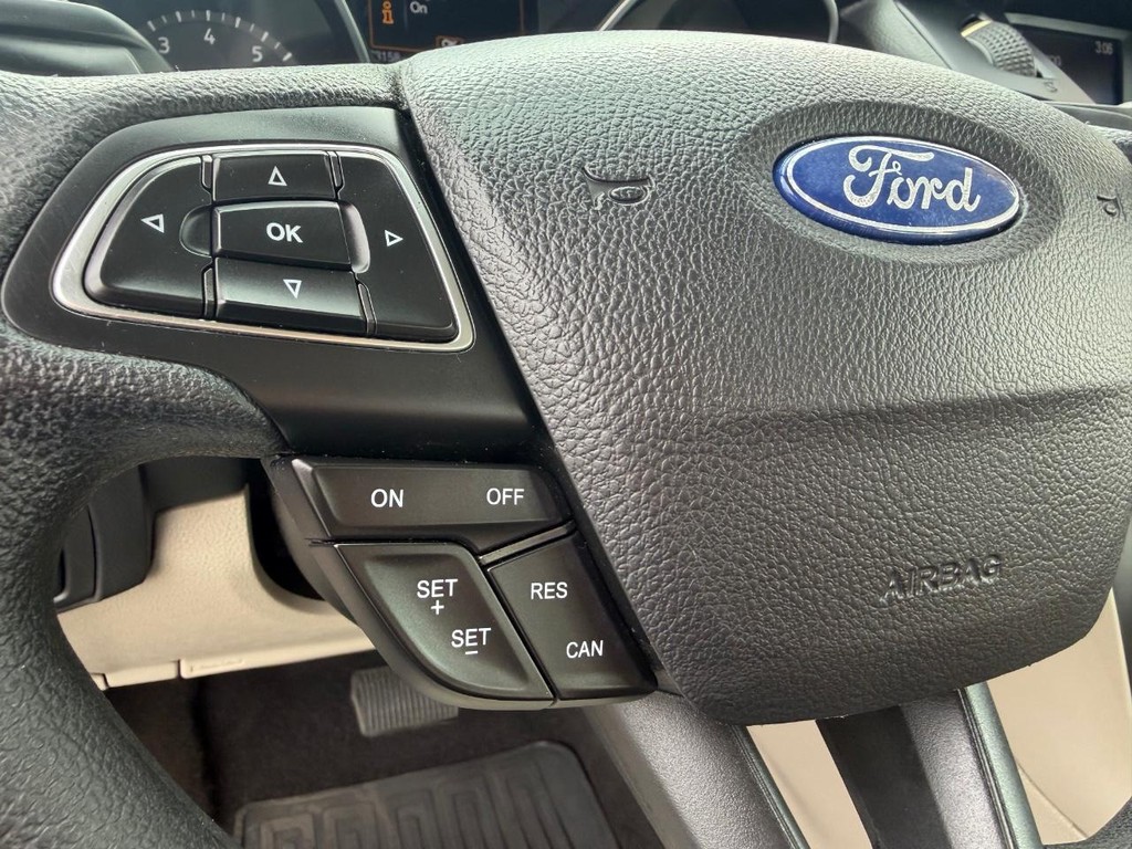 Ford Focus Vehicle Full-screen Gallery Image 34