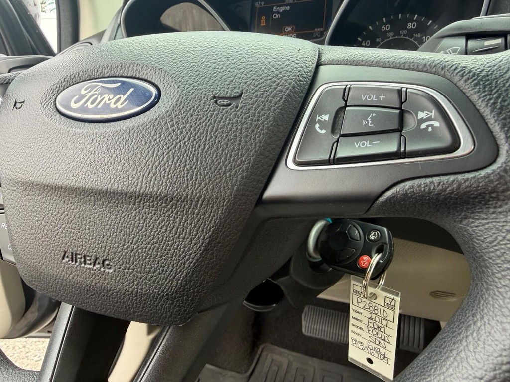 Ford Focus Vehicle Full-screen Gallery Image 35