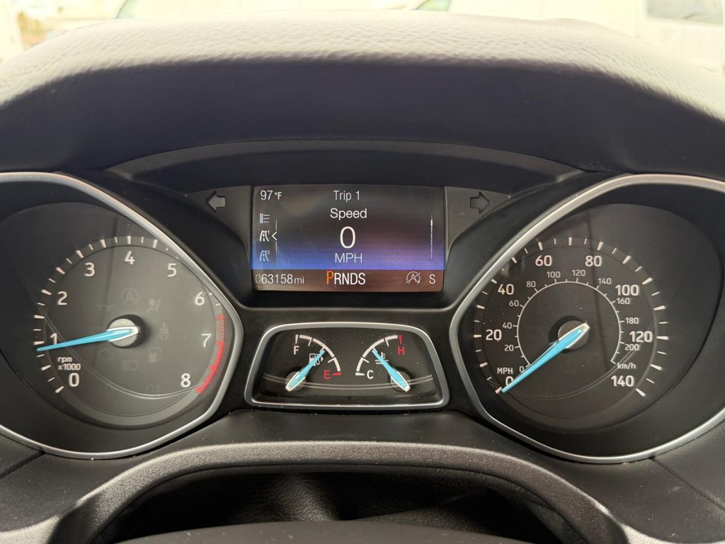 Ford Focus Vehicle Full-screen Gallery Image 37