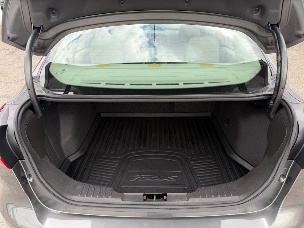 Ford Focus Vehicle Full-screen Gallery Image 38